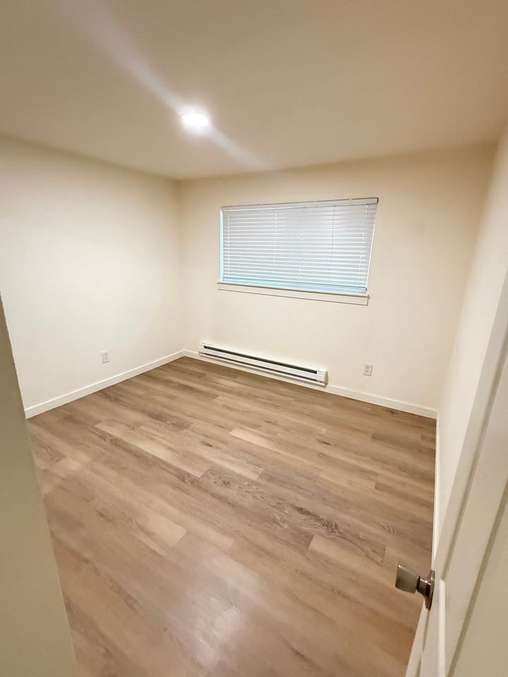300 Dennis St Se #F - Photo 7 of 19