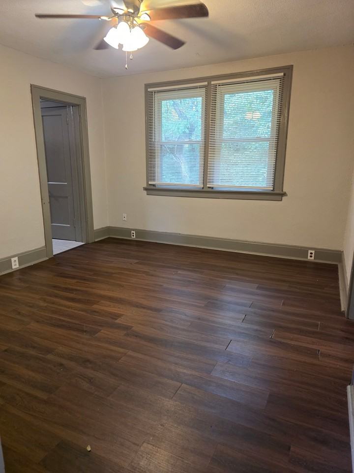 136 Warner St - Photo 3 of 18