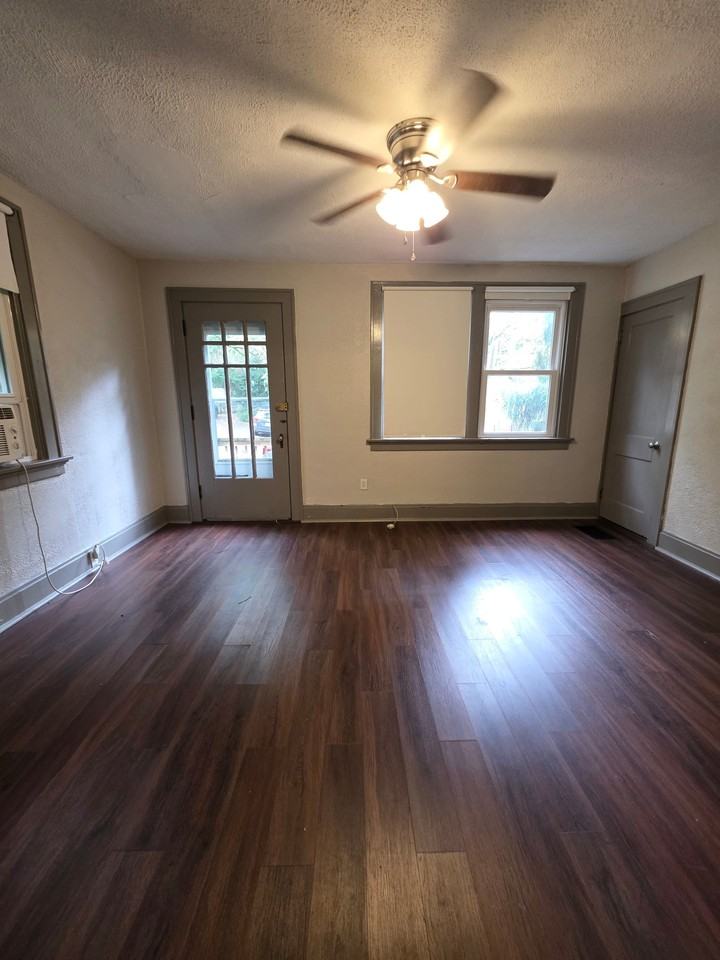 136 Warner St - Photo 5 of 18