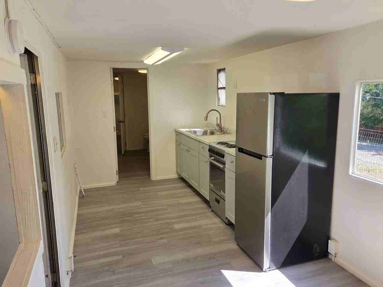 1025 N 4th St - Photo 3 of 10