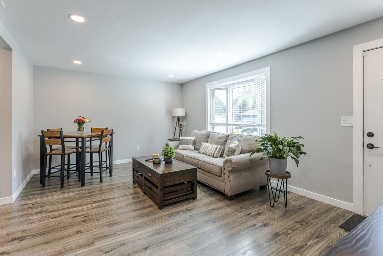 7135 Welch Ct - Photo 3 of 18