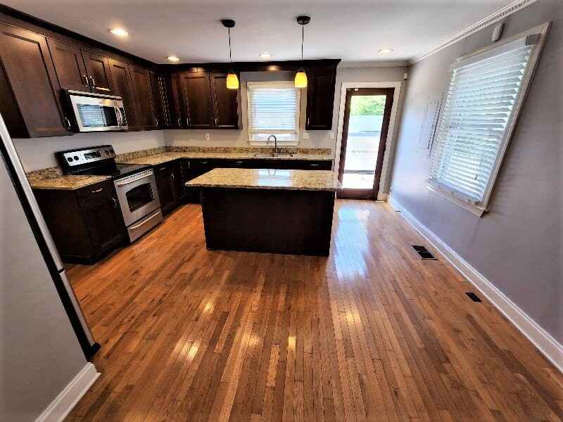 1812 Eastside Ave - Photo 6 of 22