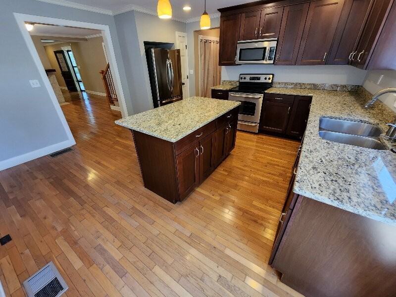 1812 Eastside Ave - Photo 7 of 22