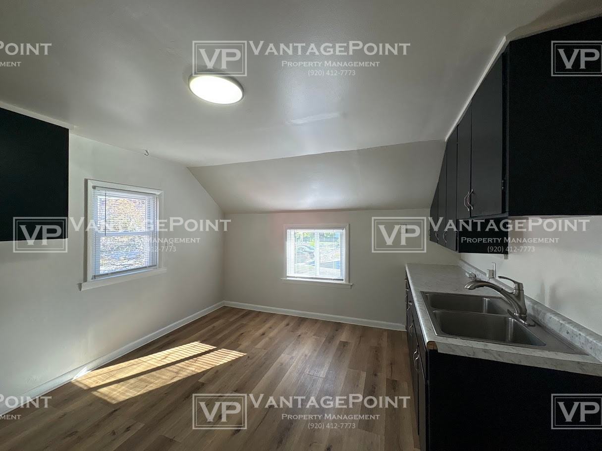 1118A S 15th St - Photo 3 of 13