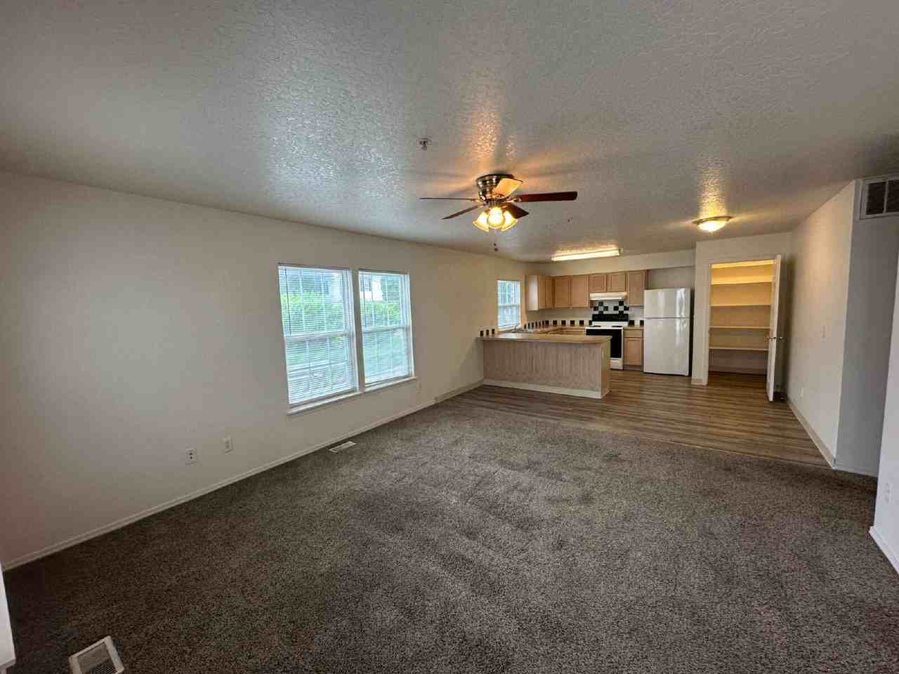 122 Davis Ave - Photo 4 of 21
