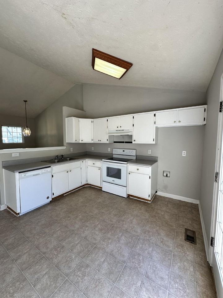 5694 Cottage Ln - Photo 6 of 15