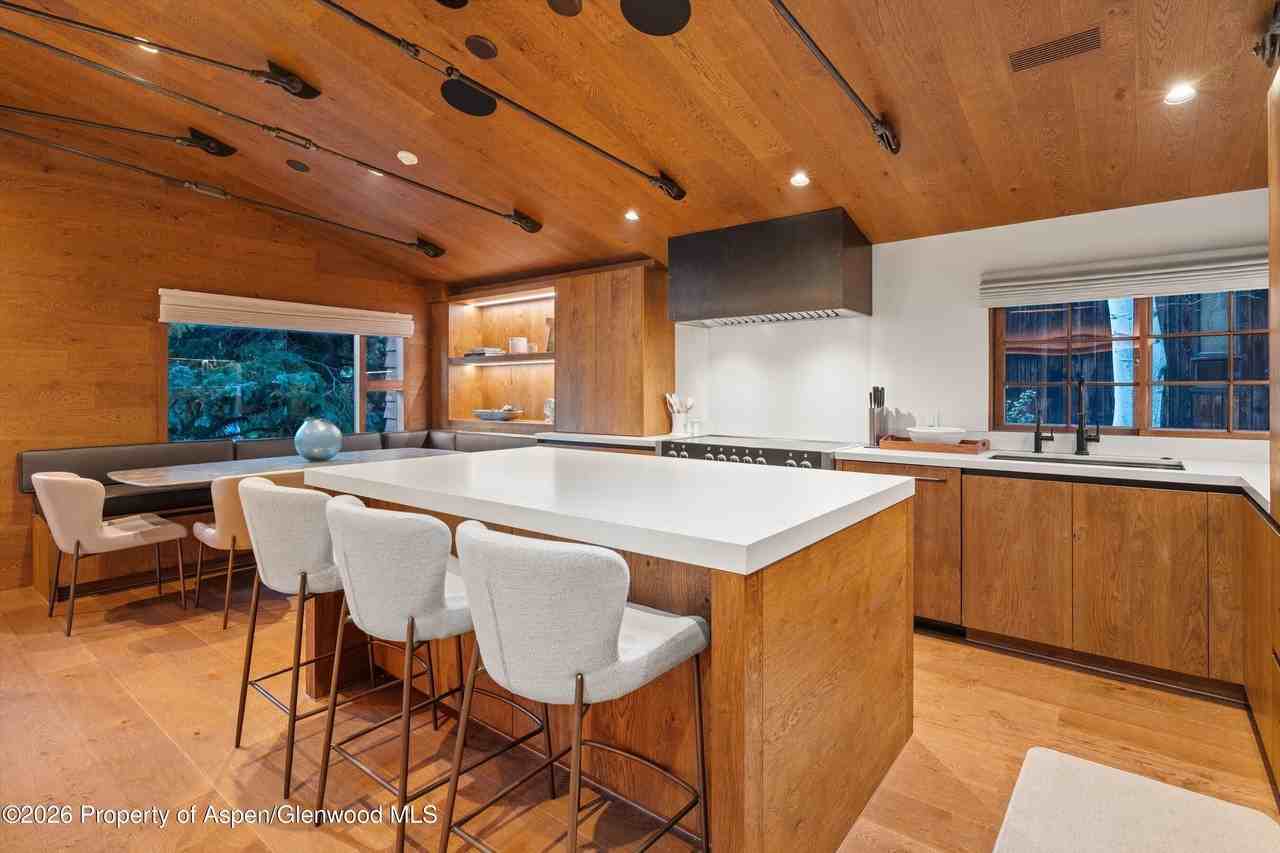 312 W Hyman Ave - Photo 2 of 48