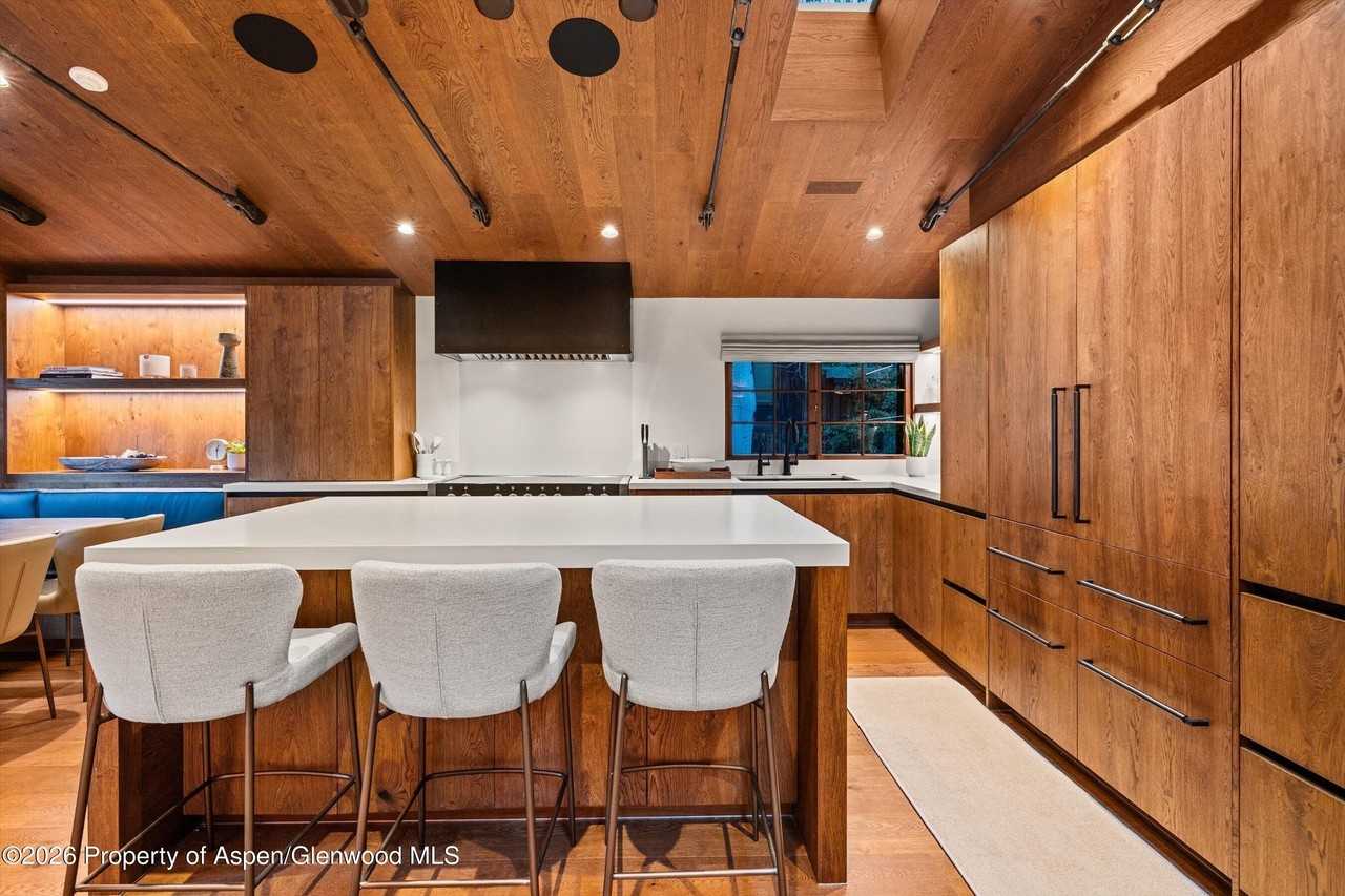 312 W Hyman Ave - Photo 7 of 48