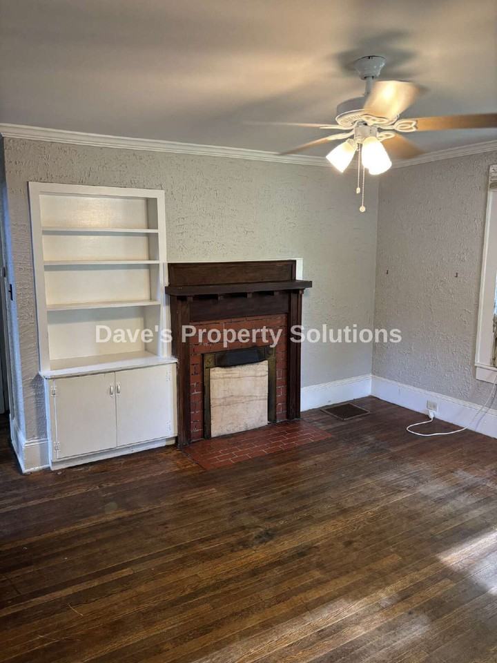 2808 N Patterson Ave - Photo 2 of 19