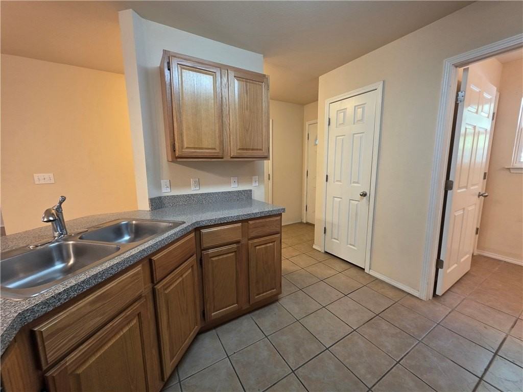 1459 W Junction St #5 - Photo 4 of 21