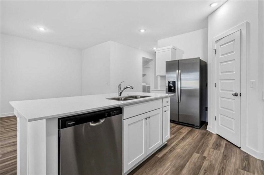 W Folsom St - Photo 5 of 30