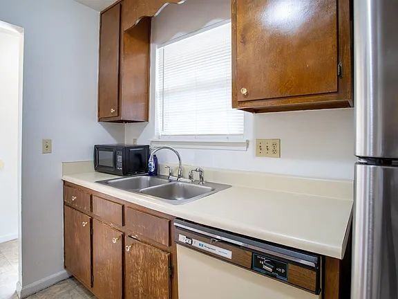 3078 Mission Rd - Photo 3 of 11