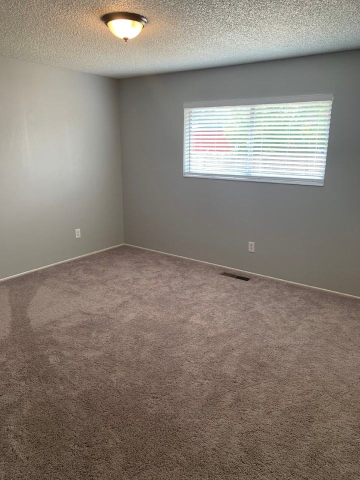 509 Bath St - Photo 5 of 10