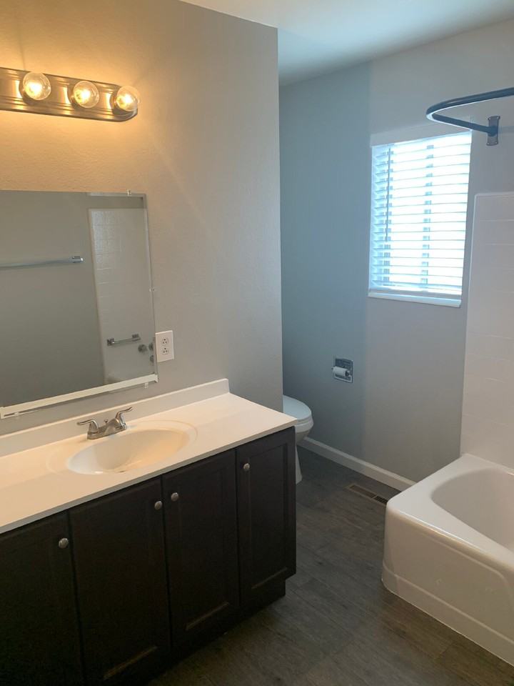 509 Bath St - Photo 7 of 10