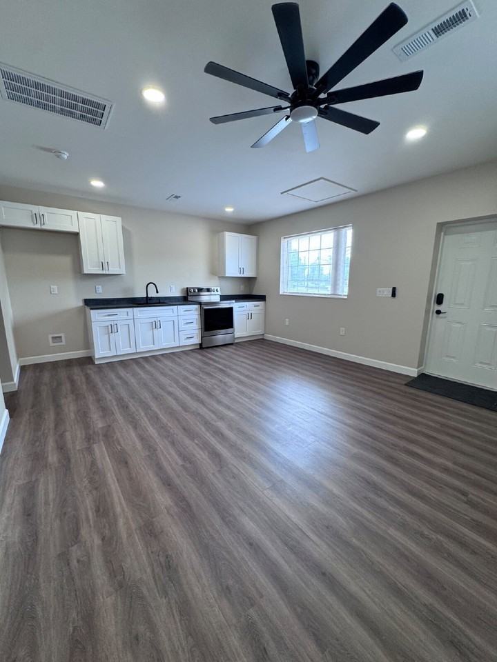 441 E Depot St #B - Photo 5 of 6
