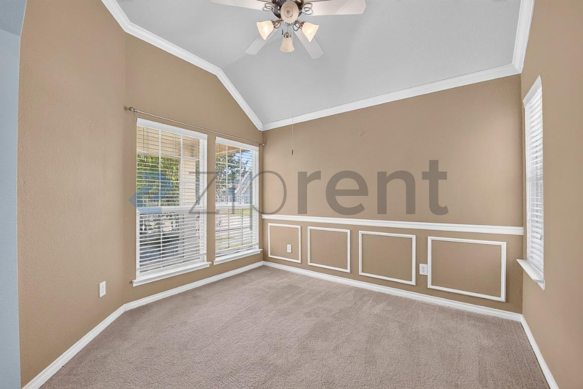 1201 Hayden Ln - Photo 6 of 33