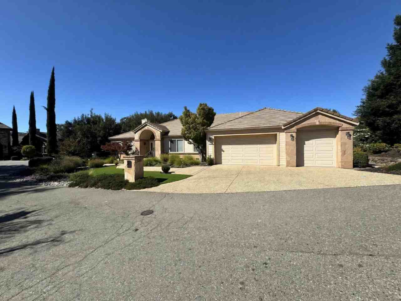 1313 Laverock Ln - Photo 3 of 50