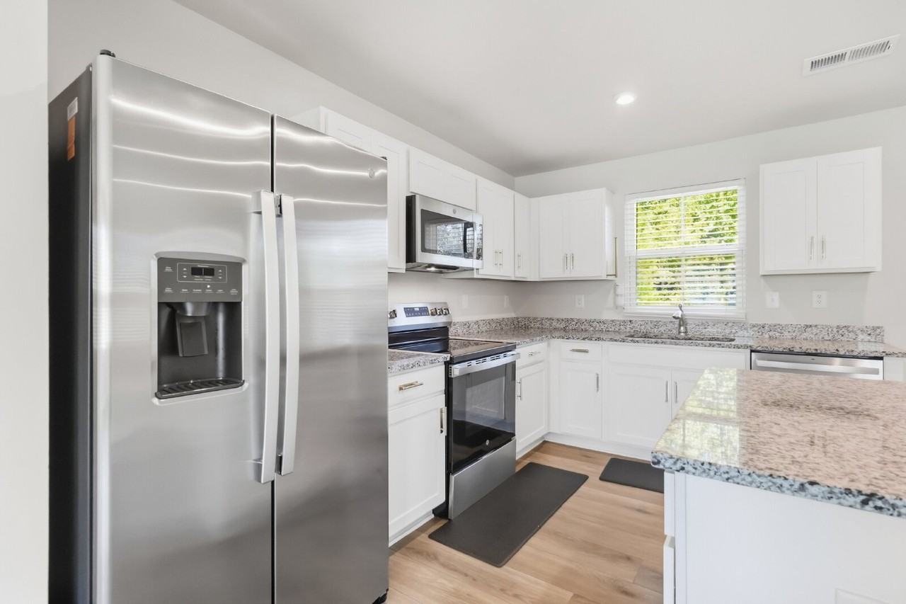 1134 Canando St - Photo 4 of 30