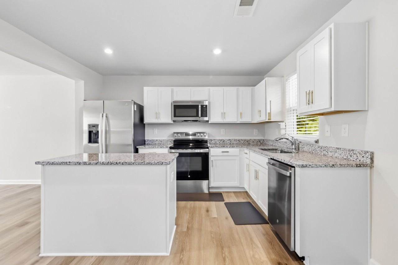 1134 Canando St - Photo 6 of 30