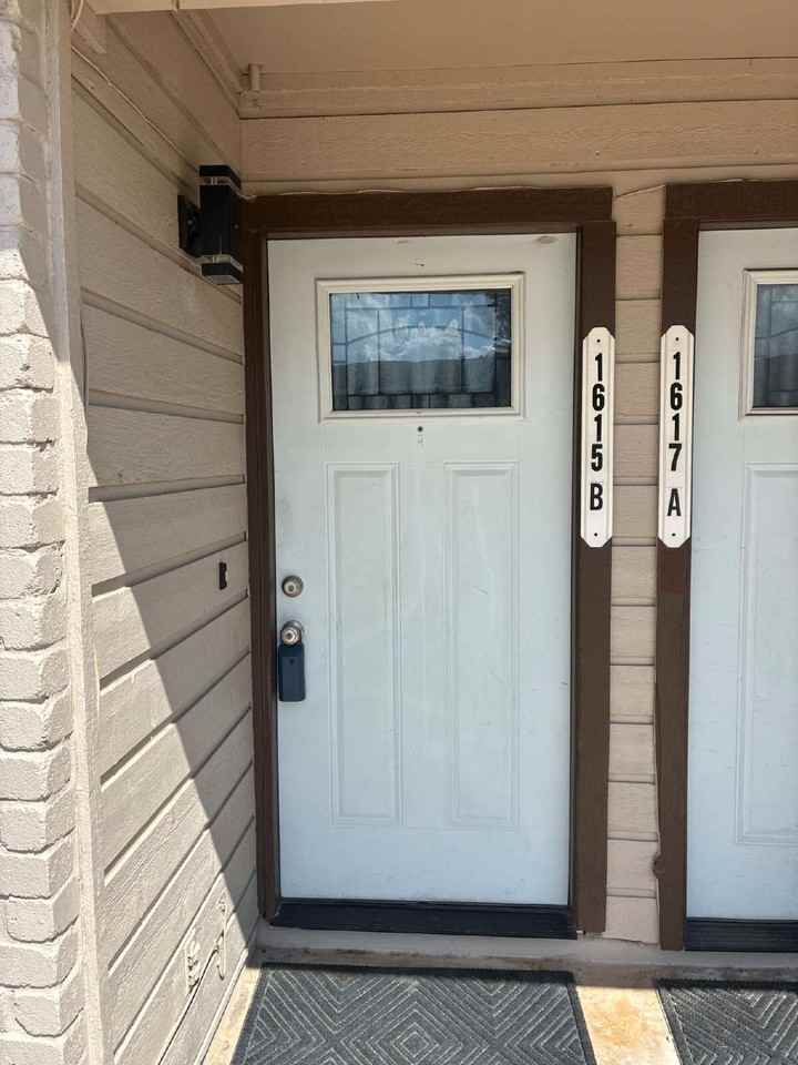 1615 Wycombe St #B - Photo 4 of 39