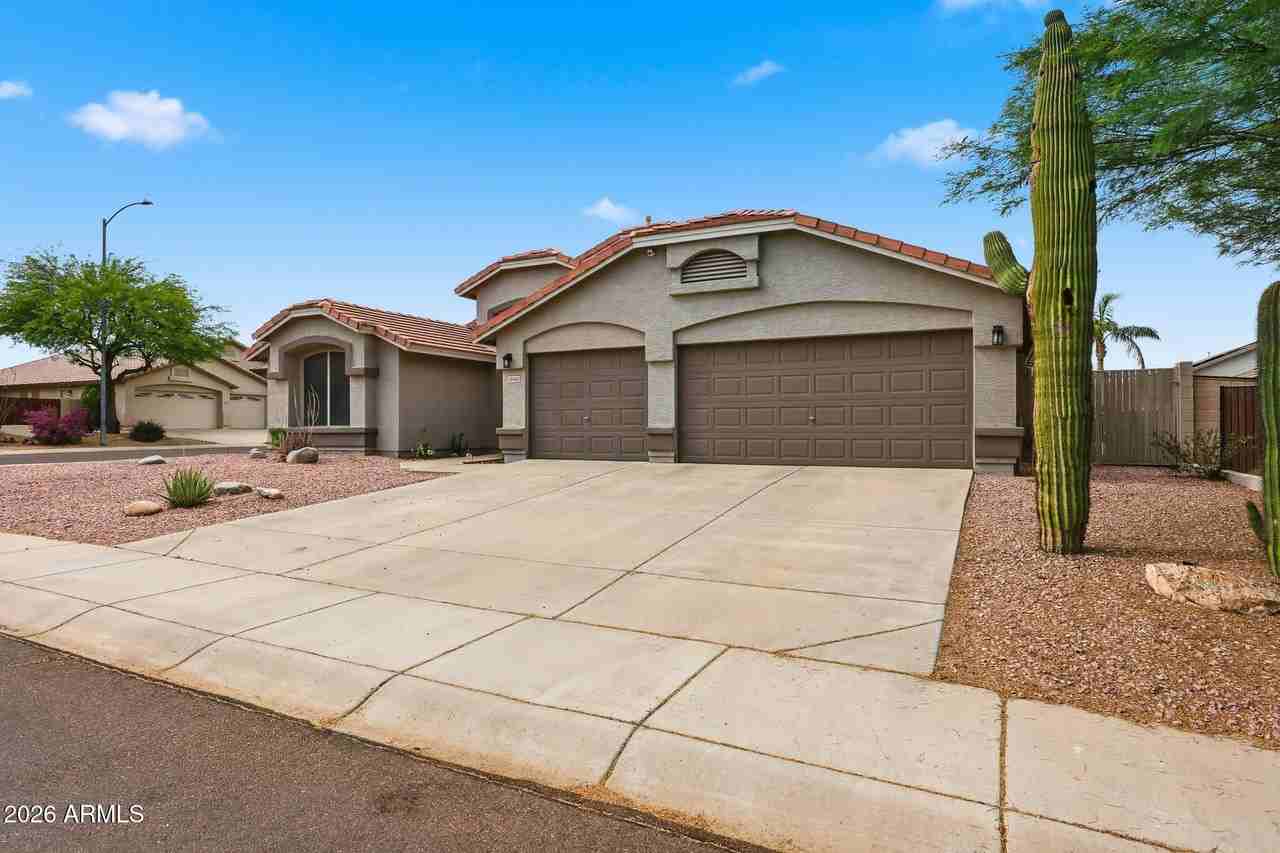 10414 W Daley Ln - Photo 2 of 34