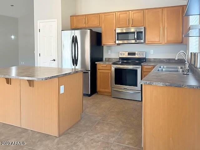 1953 S 174th Ln - Photo 4 of 21