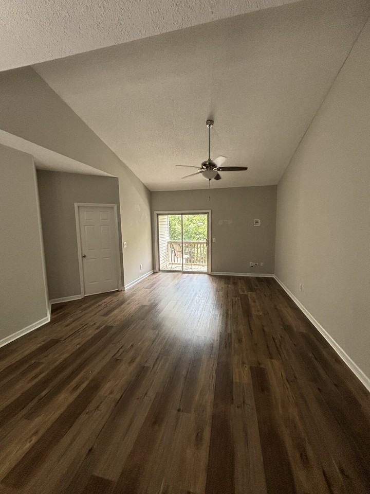 731 Bragg Dr Apt E - Photo 5 of 20