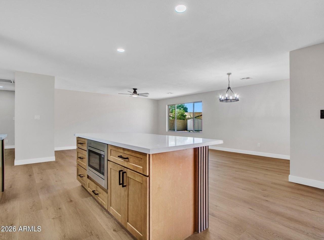 4915 W Shangri La Rd - Photo 5 of 8