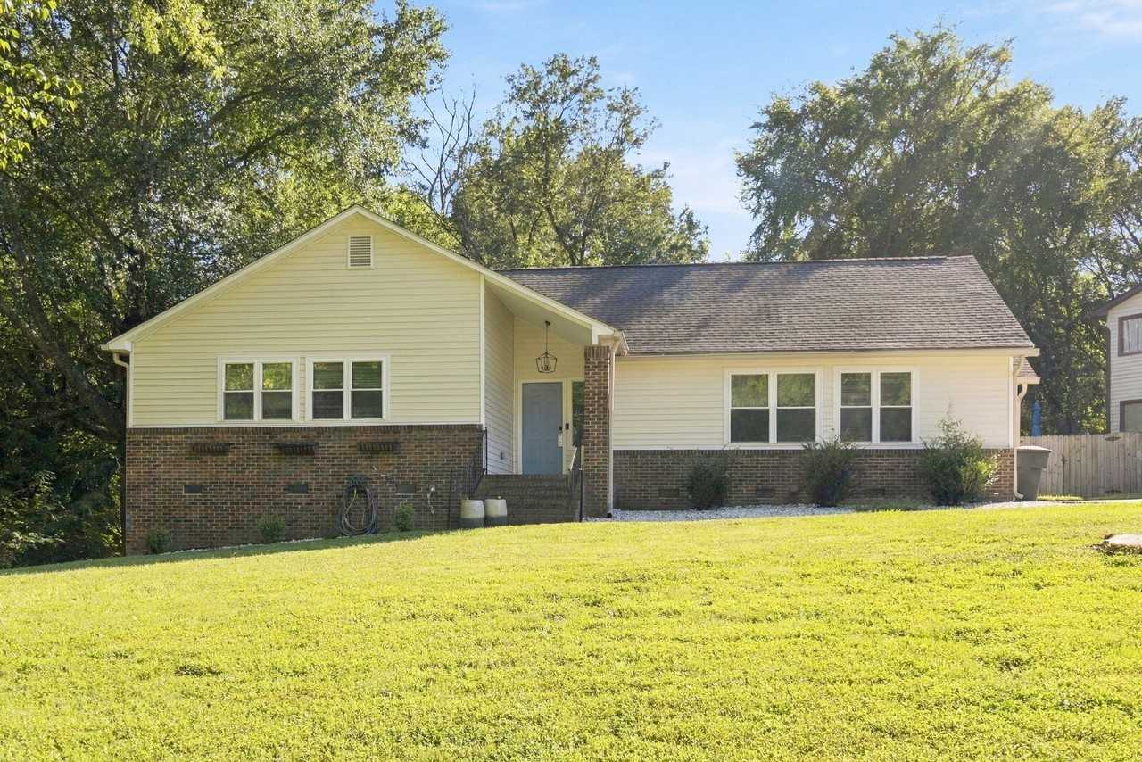 7419 Bent Oak Rd - Photo 3 of 30