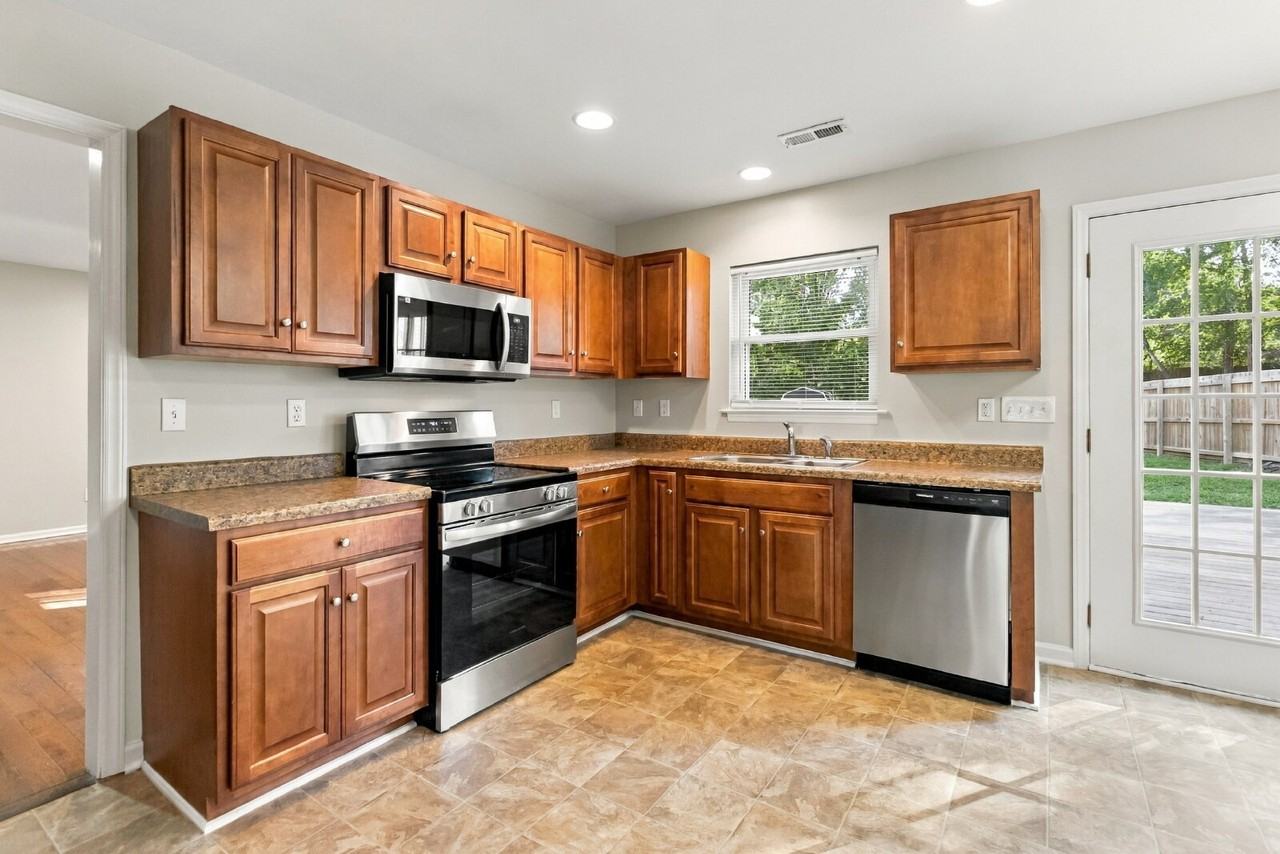 7419 Bent Oak Rd - Photo 4 of 30