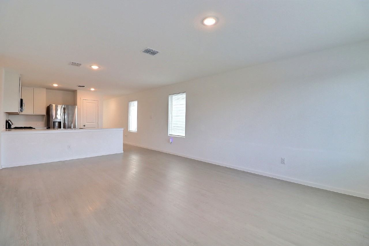 551 River Run Way - Photo 7 of 17