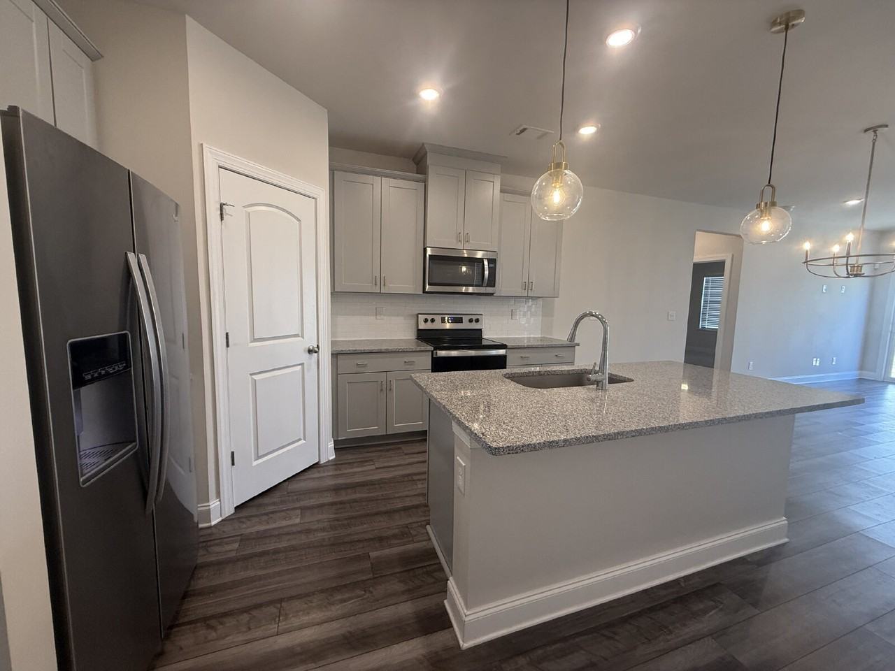 4337 Skyridge Dr - Photo 7 of 35