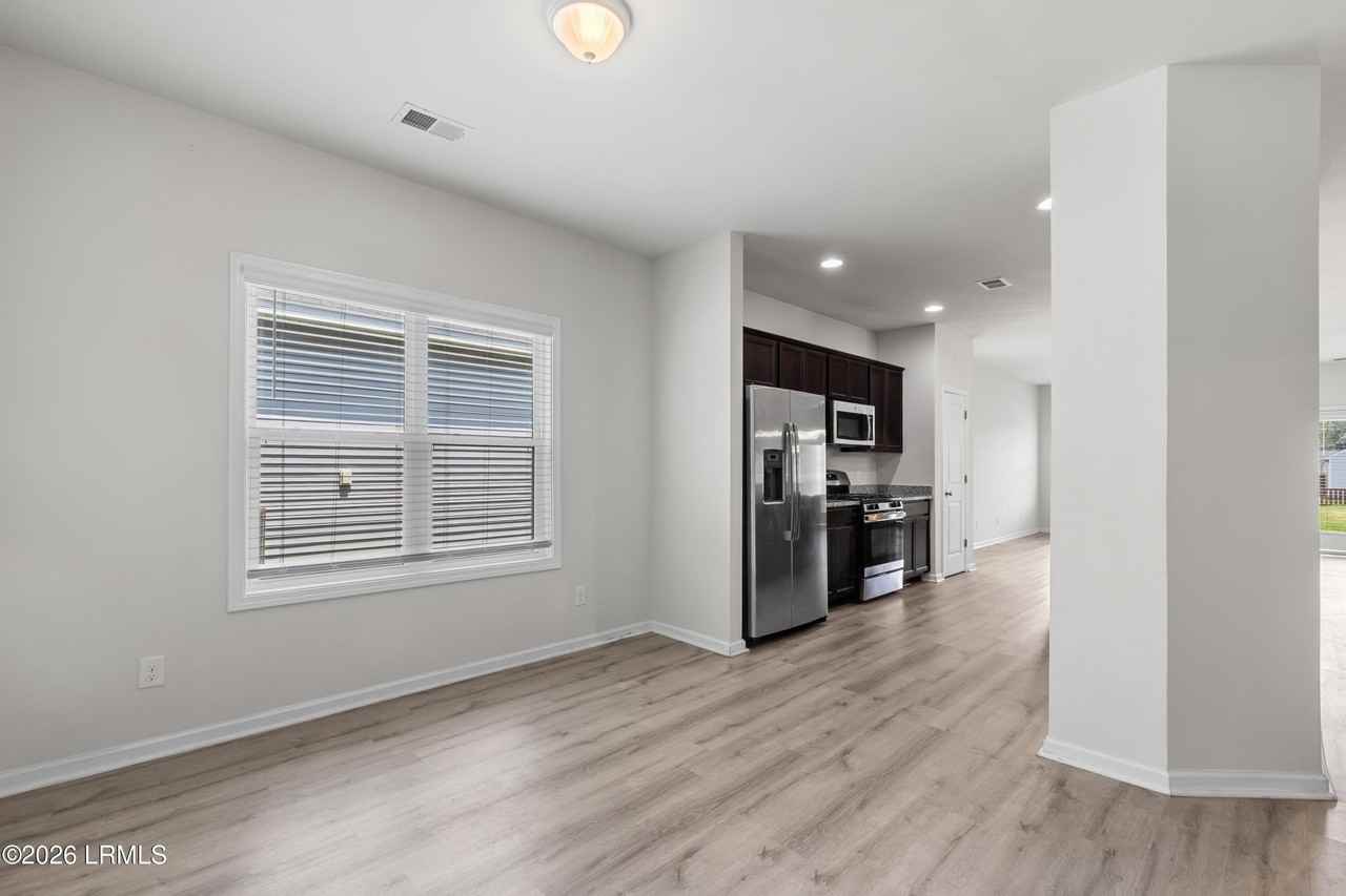 85 Great Bend Dr - Photo 5 of 32