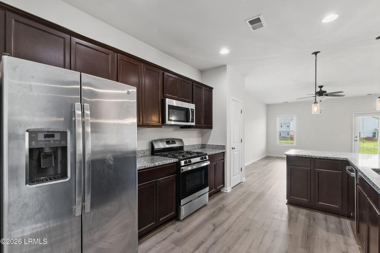 85 Great Bend Dr - Photo 7 of 32