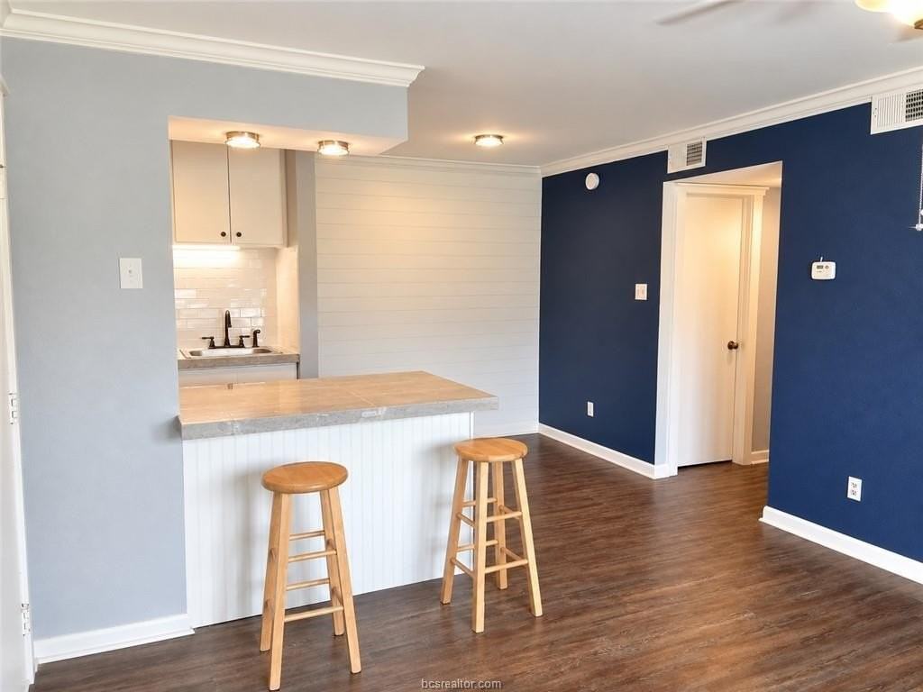 904 University Oaks Blvd #7 - Photo 2 of 14
