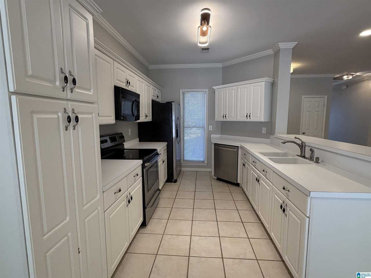 1125 Berwick Rd - Photo 7 of 30