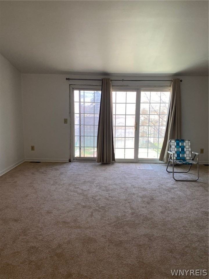 4595 Chestnut Ridge Rd #4 - Photo 6 of 20
