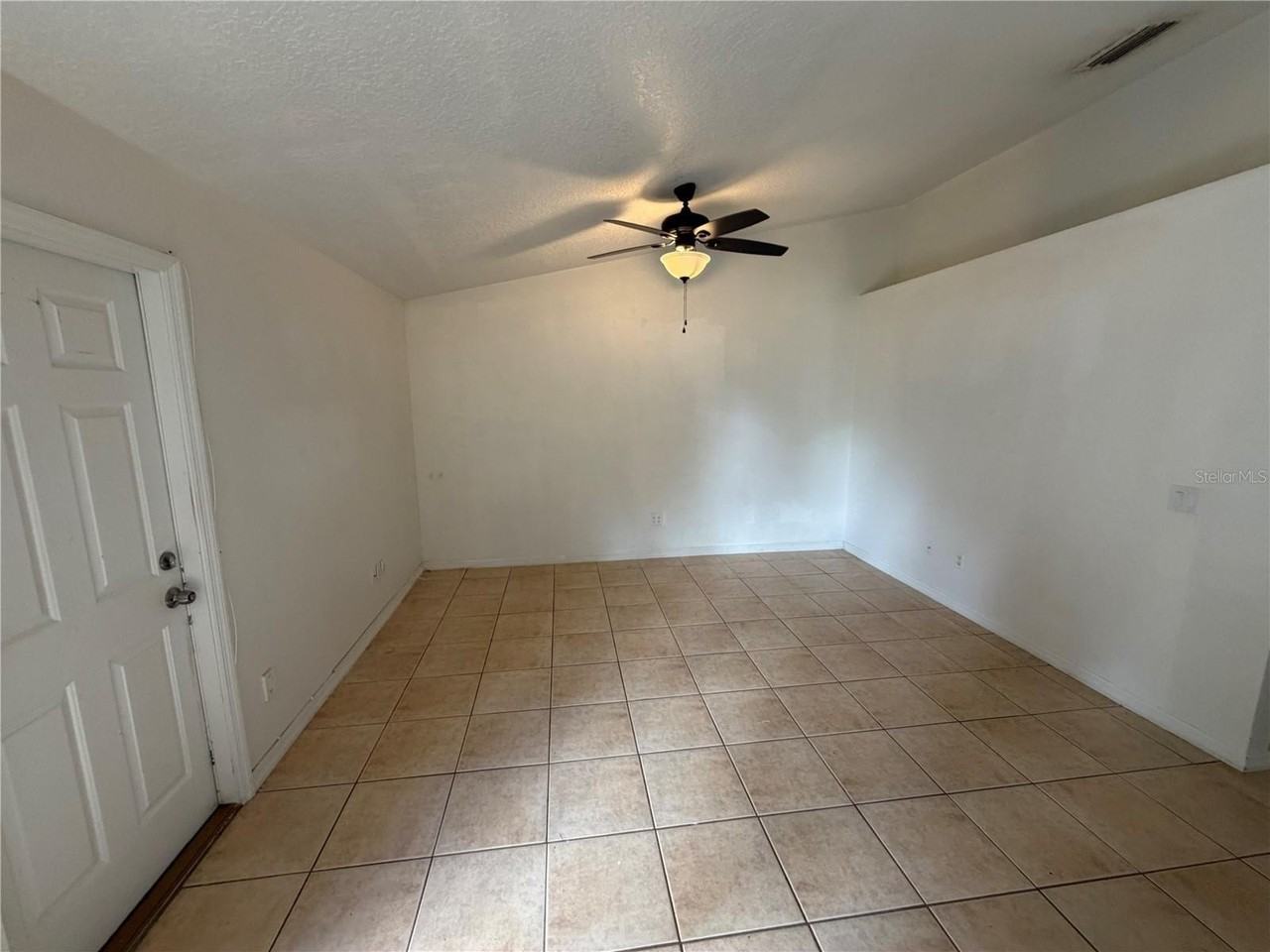 1050 6th St - Photo 2 of 14
