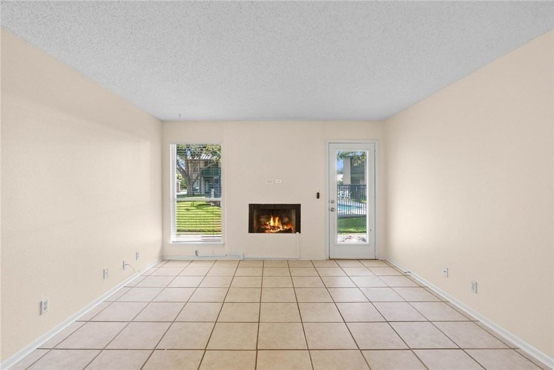 302 Saint Andrews St #E103 - Photo 4 of 19