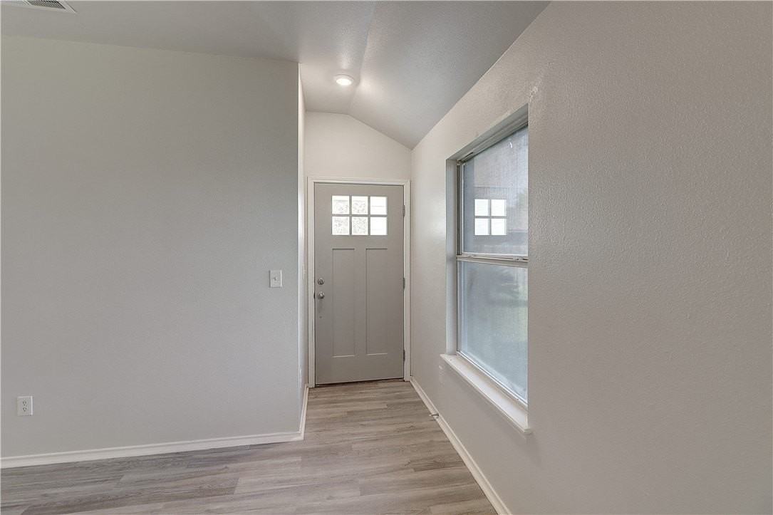 7605 Cougar Dr - Photo 4 of 40