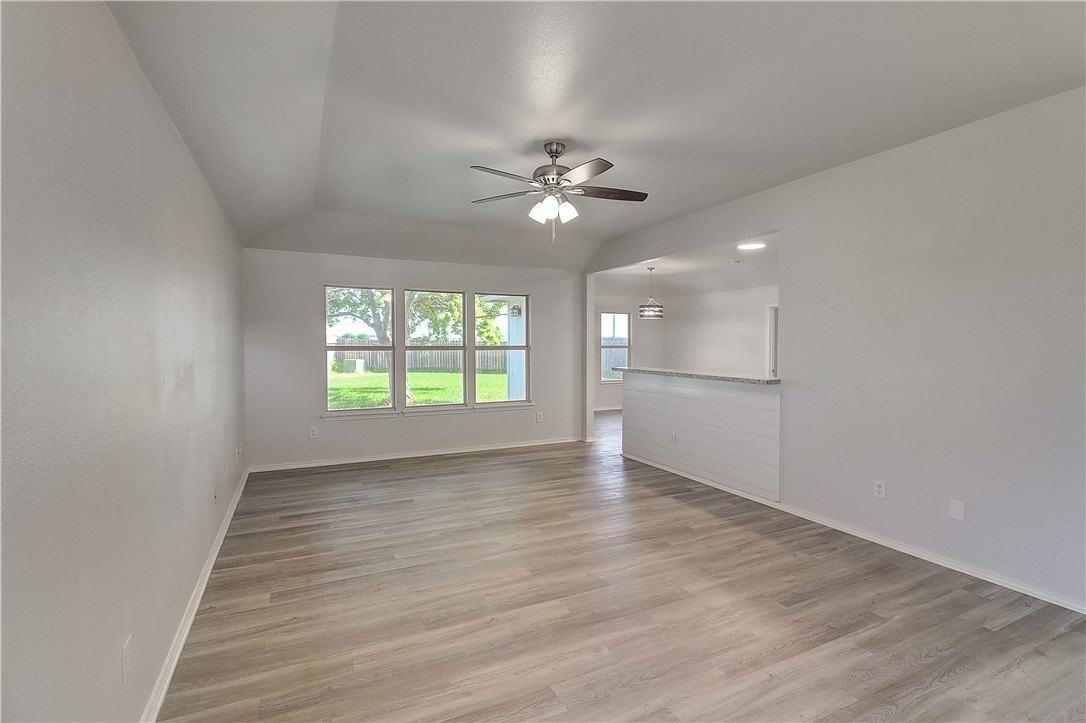7605 Cougar Dr - Photo 5 of 40