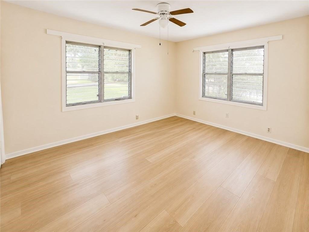 833 Booty St - Photo 5 of 9