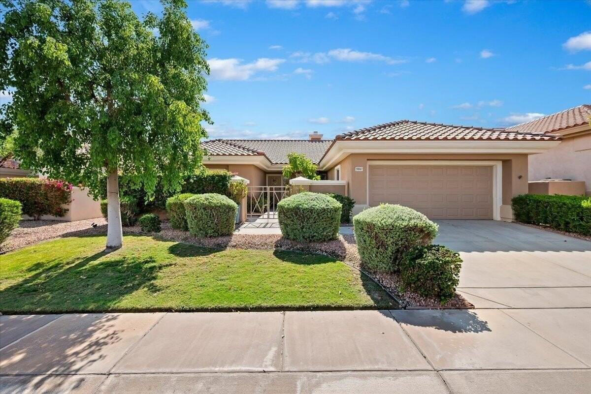 78561 Autumn Ln - Photo 2 of 22