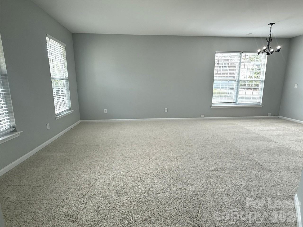 16727 Macanthra Dr - Photo 4 of 47