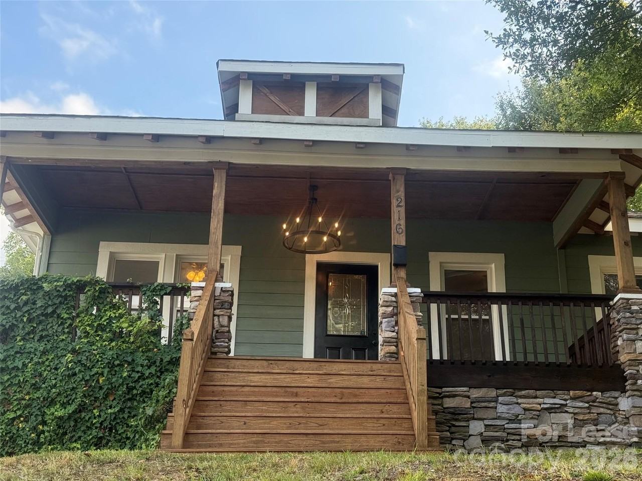 216 E Catawba Ave - Photo 2 of 27