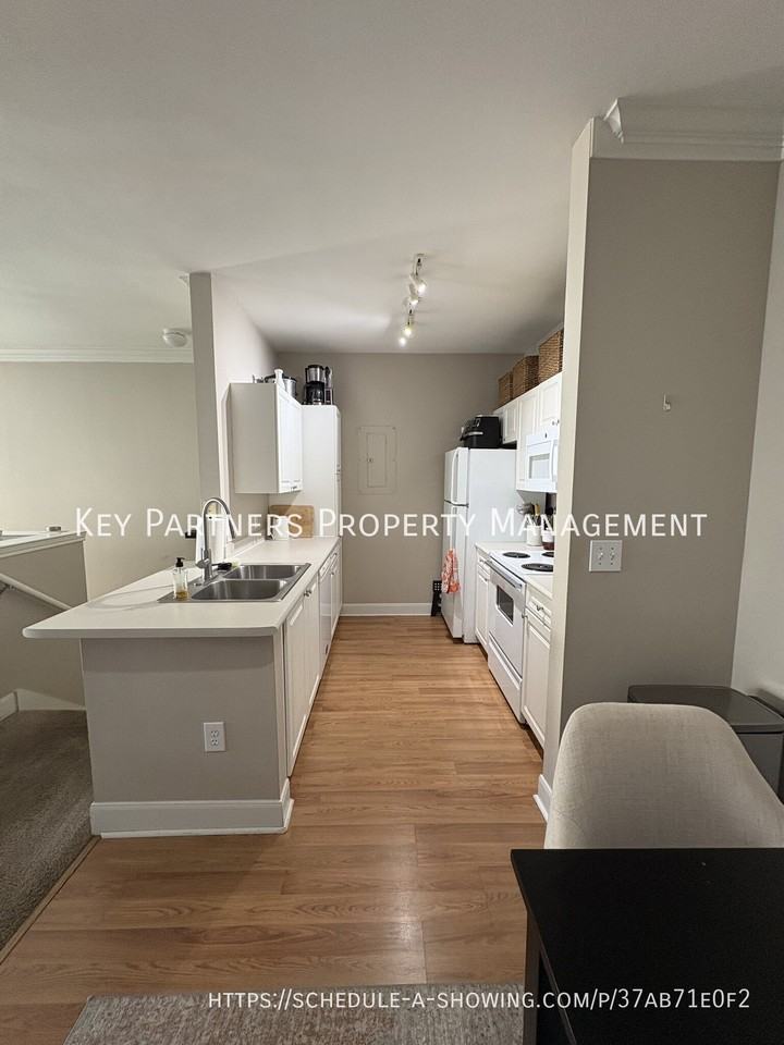 11611 Tomahawk Creek Pkwy - Photo 5 of 17
