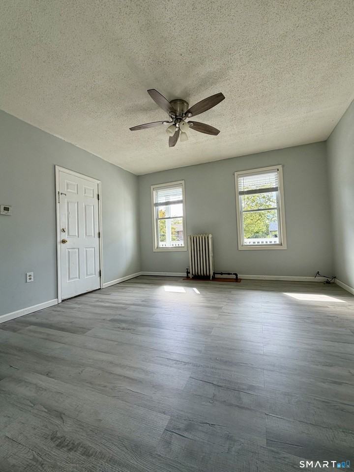 294296 Bellevue St - Photo 3 of 21