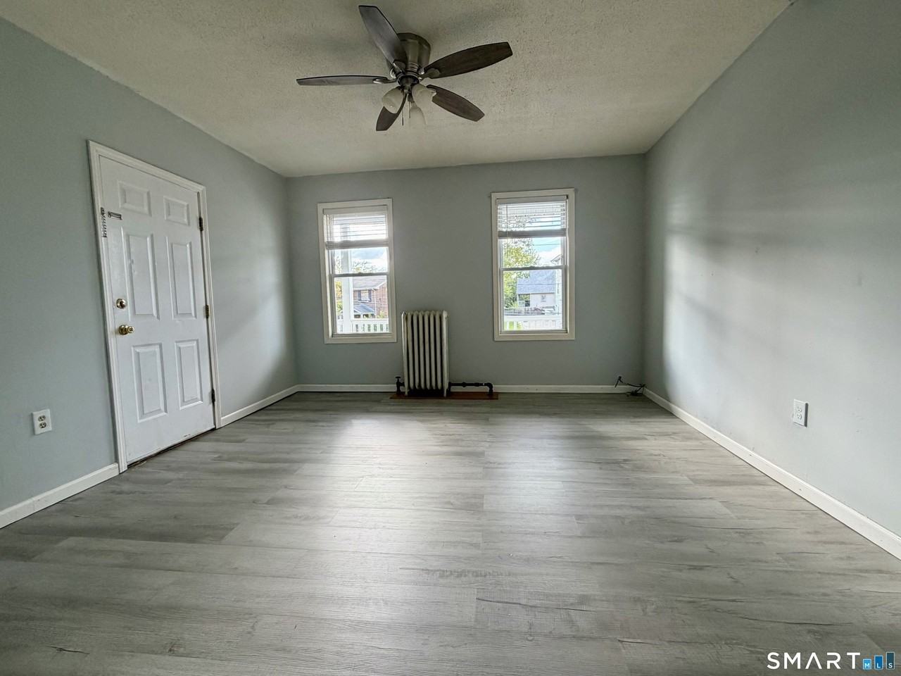 294296 Bellevue St - Photo 4 of 21