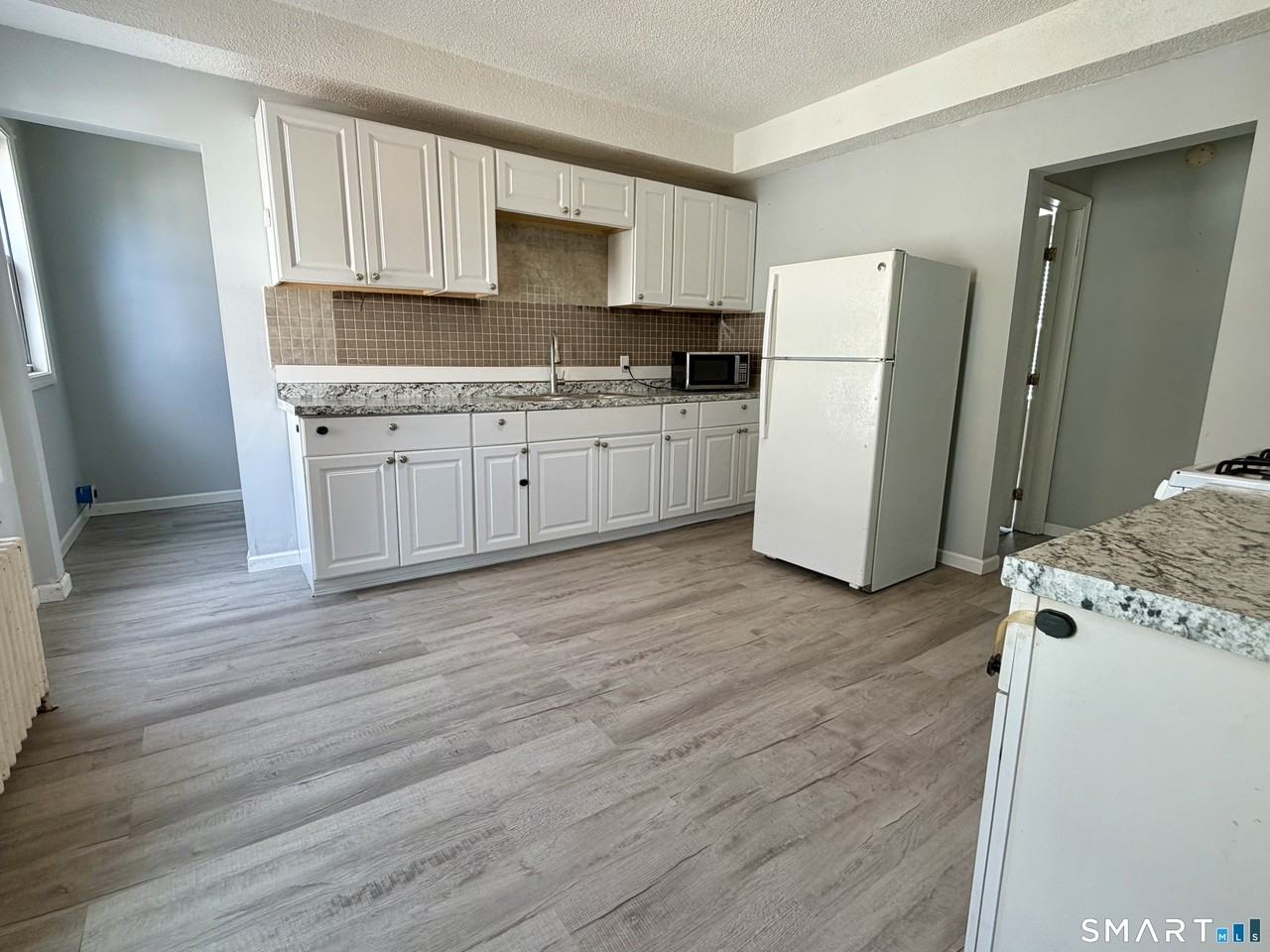 294296 Bellevue St - Photo 7 of 21