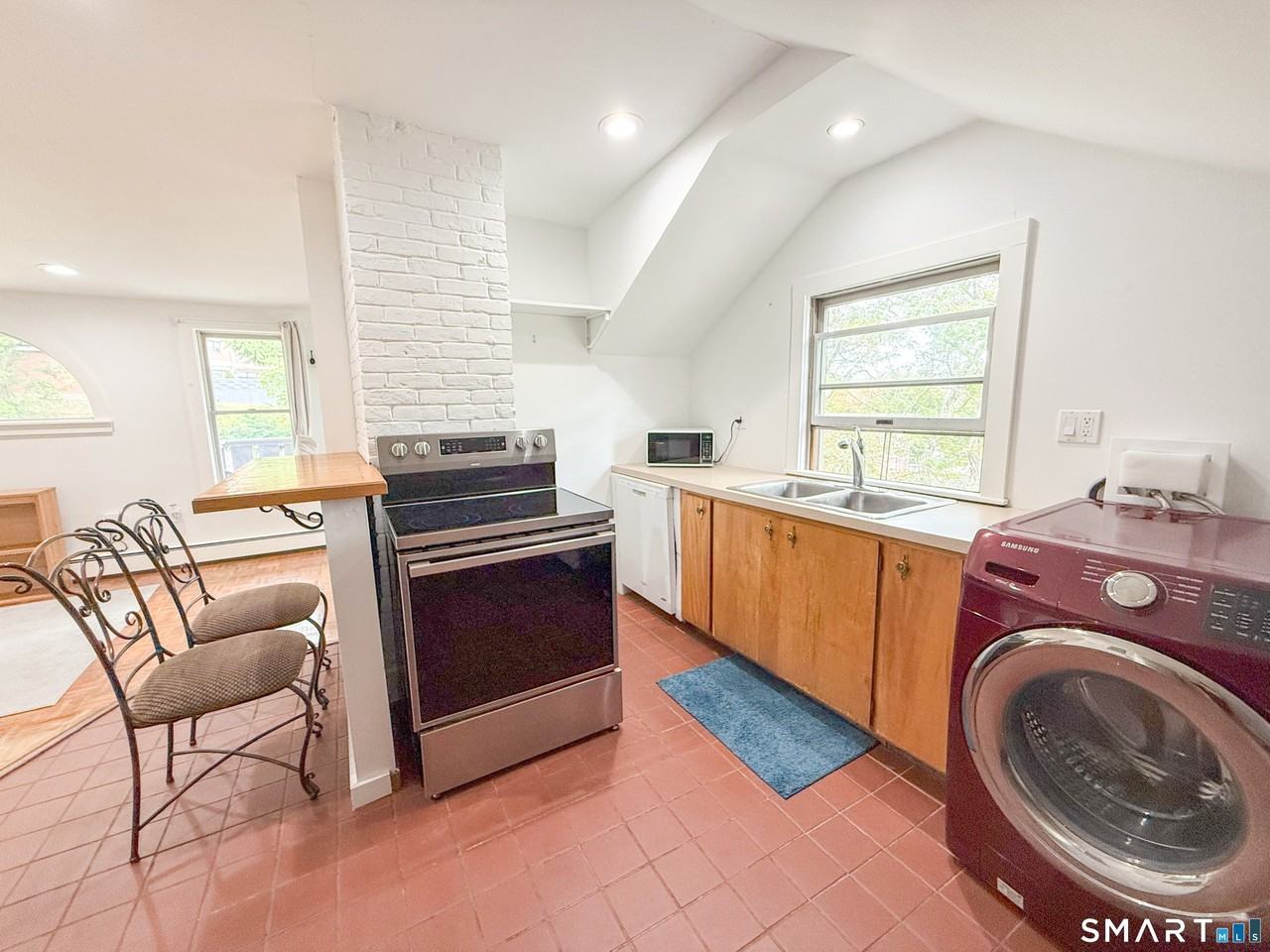 51 Franklin St - Photo 2 of 17